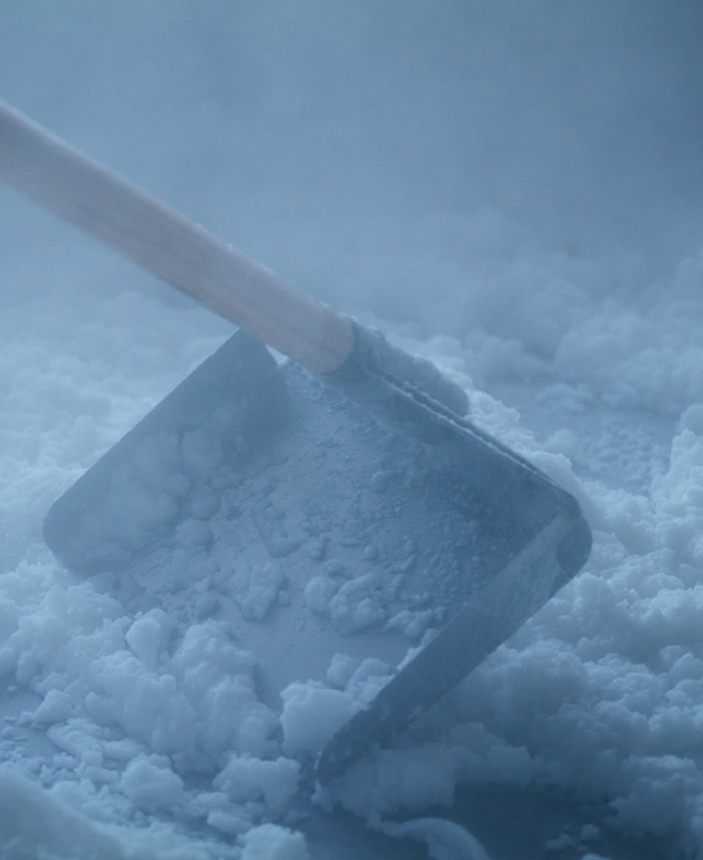 塩をかき混ぜる工程