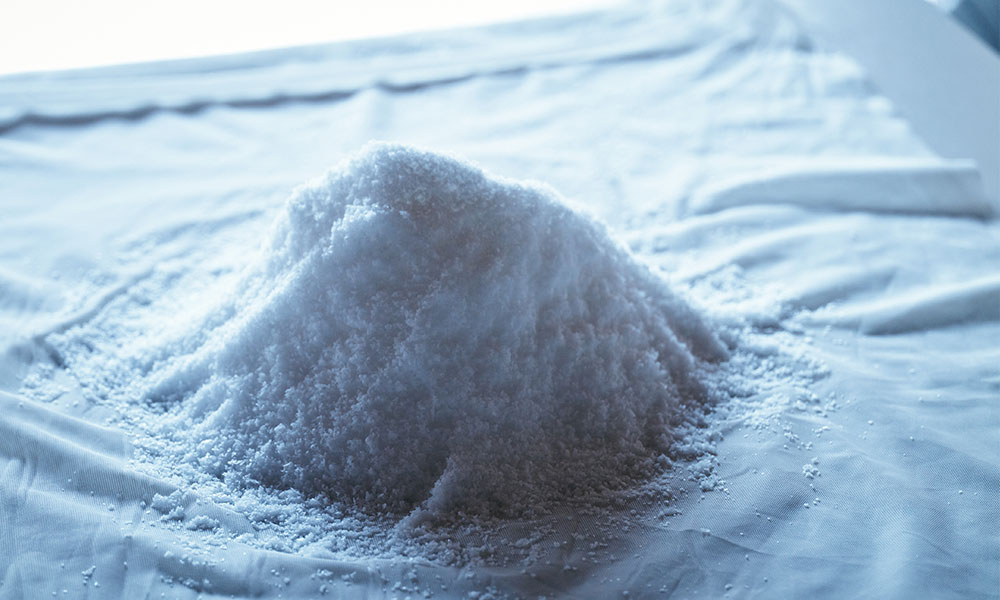 宮島の海水のみを使用した100%宮島産のみやじまの塩