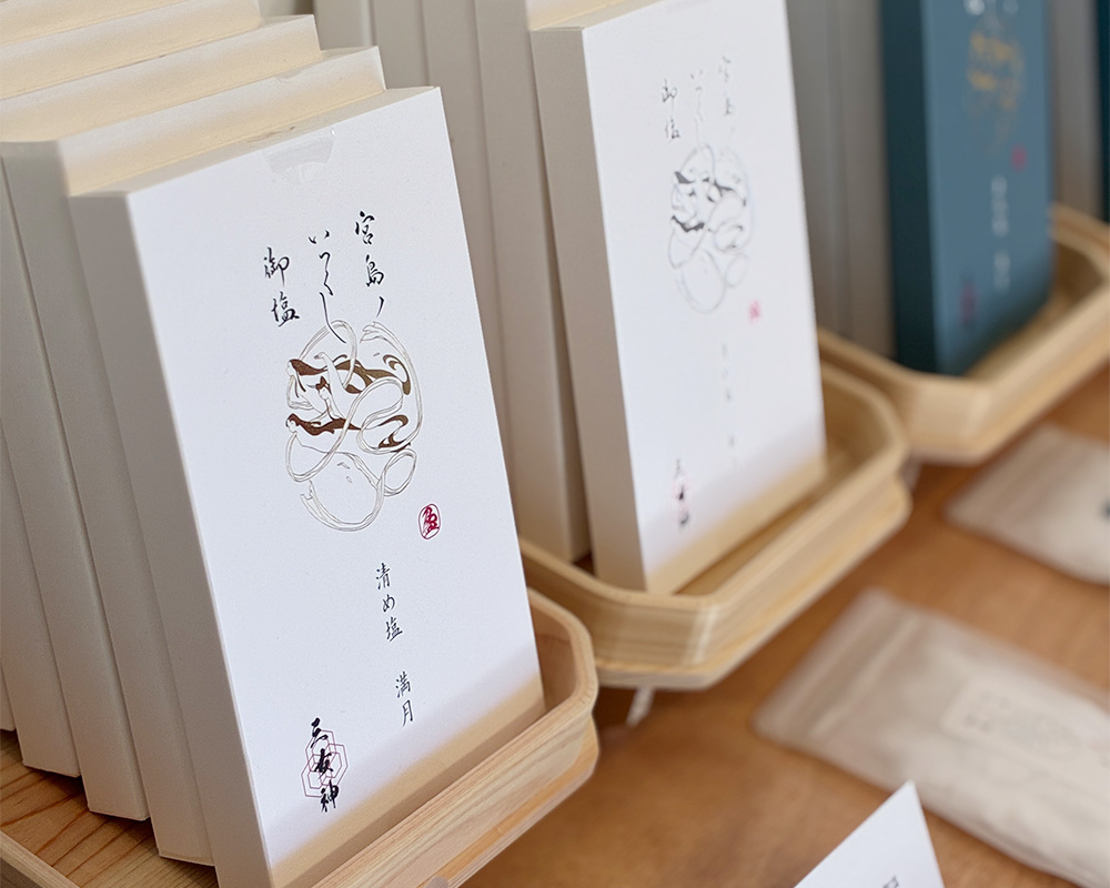 いつくし御塩の商品棚